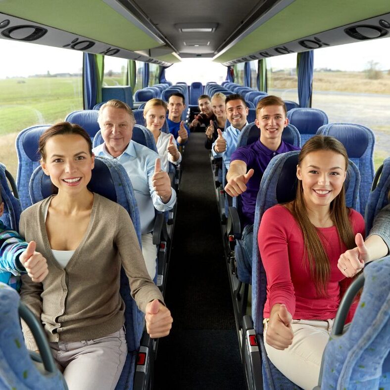 Reisegäste im Bus