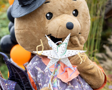 Willi Wildpark Maskottchen mit Hexenhut